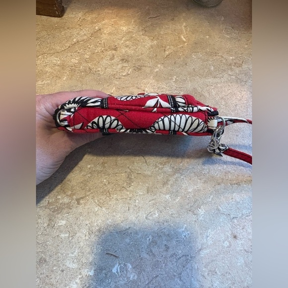 COPY - Vera Bradley Deco Daisy Pattern Carry It All Wristlet Wallet - Red Black… - Picture 9 of 13